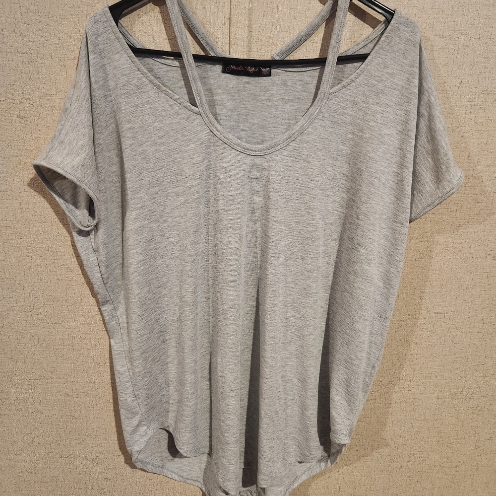 Cute t-shirt 😍  never worn